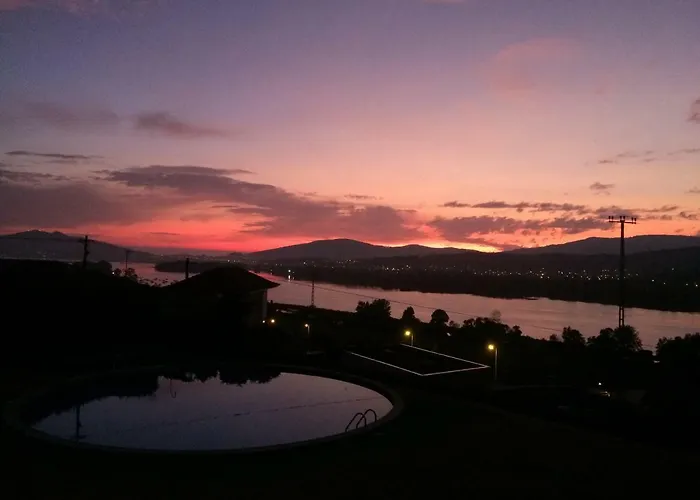 Casa de Férias Montanha, Rio E Mar... *